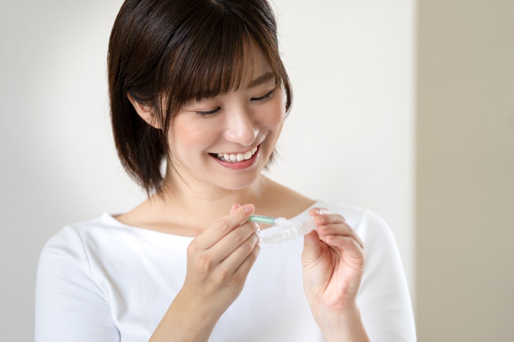 マウスピースを作成し、その後は自宅でホワイトニングができます。